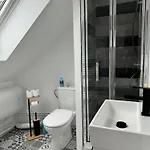 3eme Etage - Centre-ville - Local Velos Disponible *